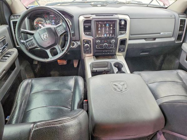 2016 RAM 1500 SLT CREW CAB 4X4