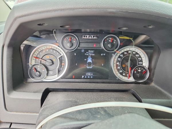 2016 RAM 1500 SLT CREW CAB 4X4