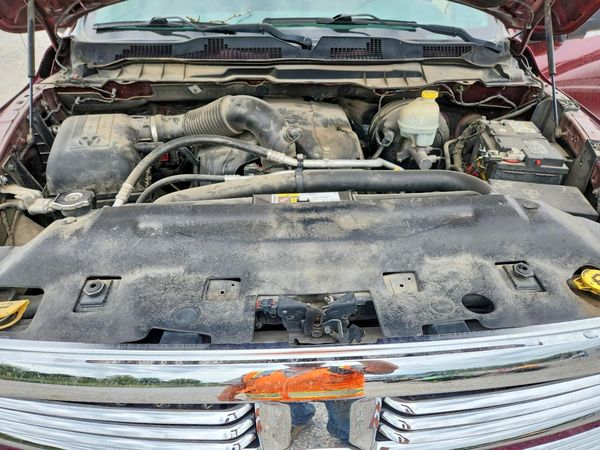 2016 RAM 1500 SLT CREW CAB 4X4