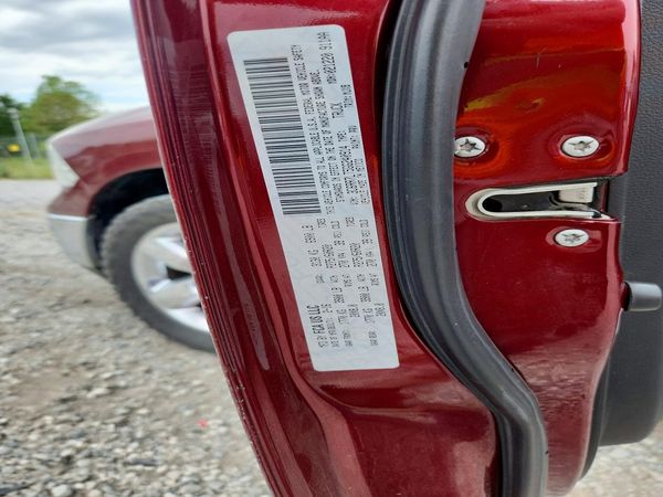 2016 RAM 1500 SLT CREW CAB 4X4