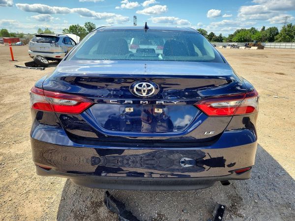 2022 TOYOTA CAMRY LE — DIRR