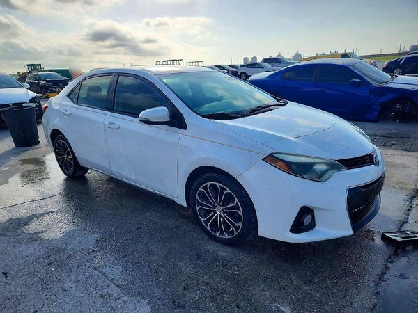 2015 TOYOTA COROLLA