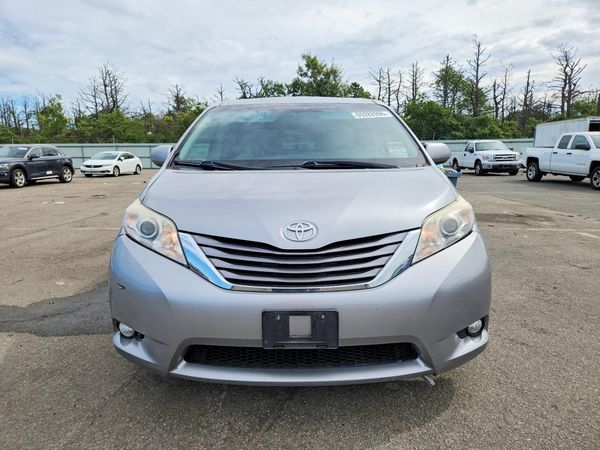 2015 TOYOTA SIENNA