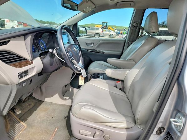 2015 TOYOTA SIENNA
