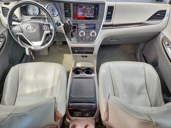 2015 TOYOTA SIENNA
