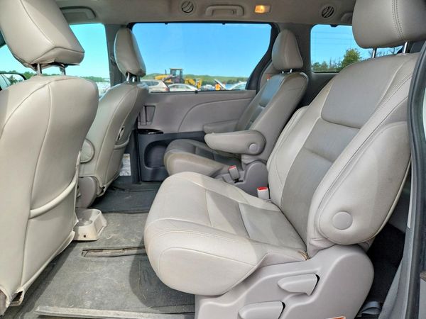 2015 TOYOTA SIENNA