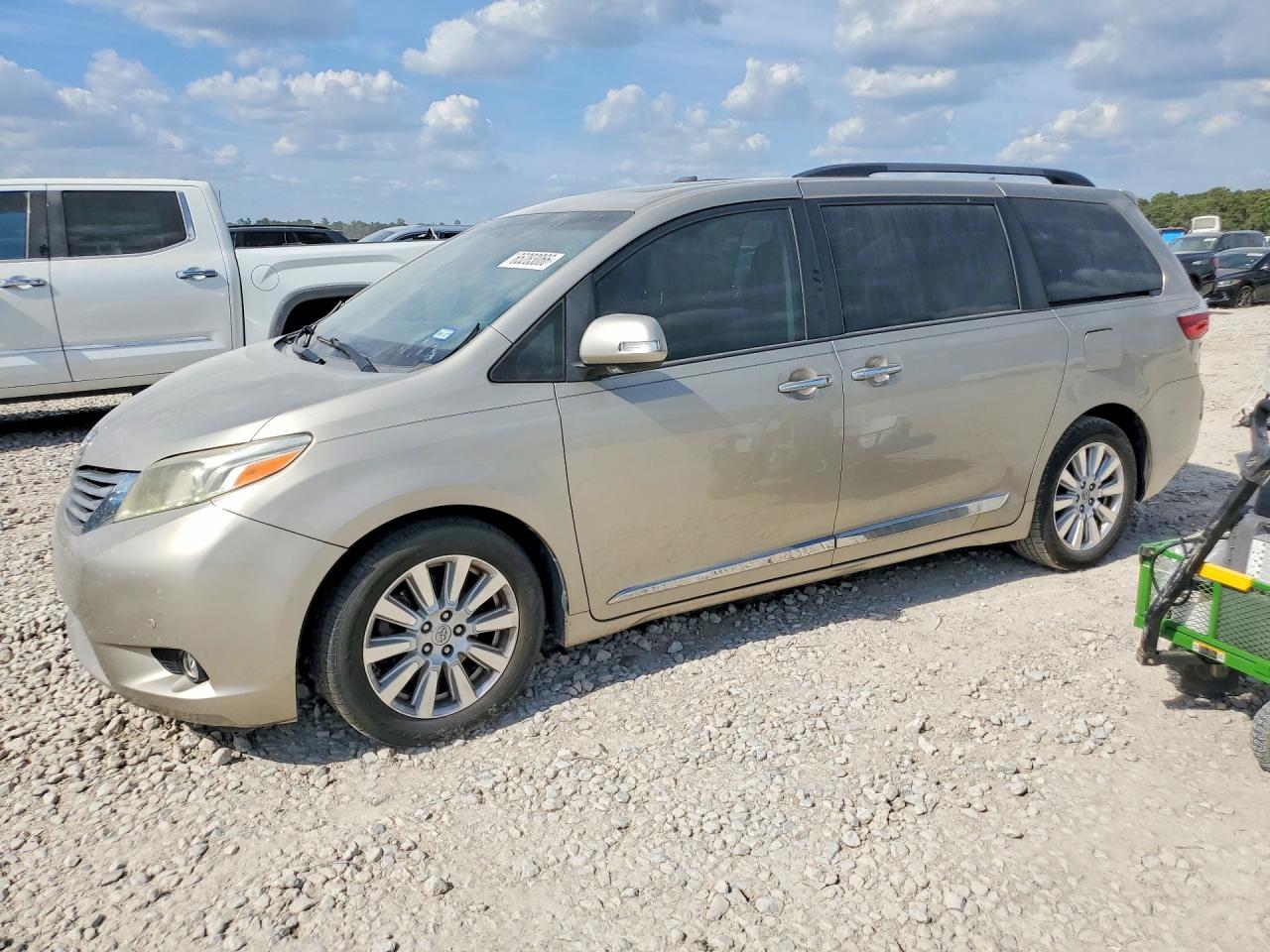 2017 TOYOTA SIENNA