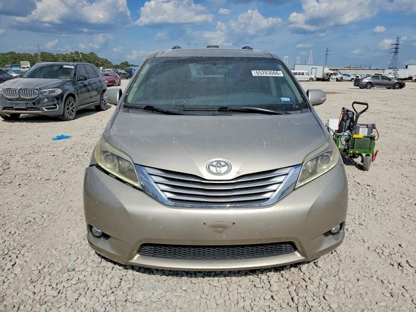 2017 TOYOTA SIENNA