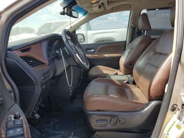 2017 TOYOTA SIENNA