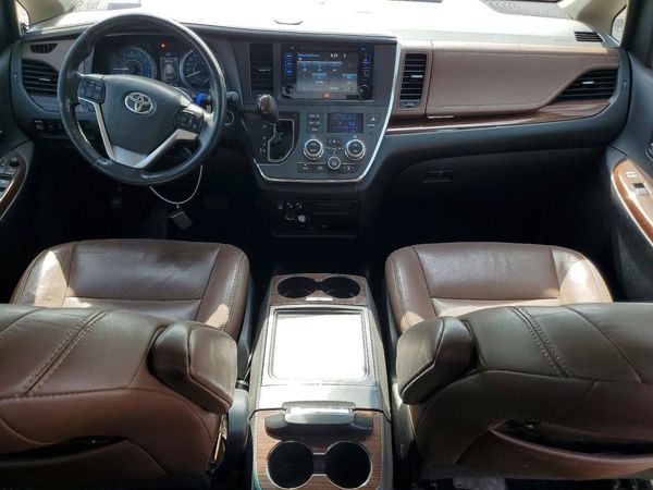 2017 TOYOTA SIENNA