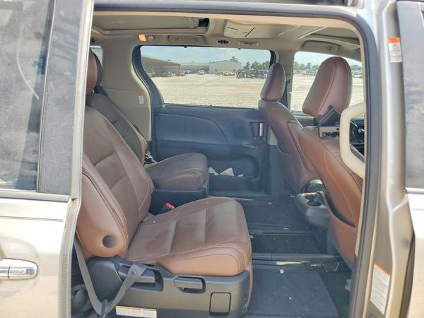 2017 TOYOTA SIENNA