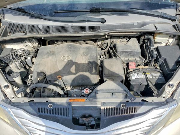 2017 TOYOTA SIENNA