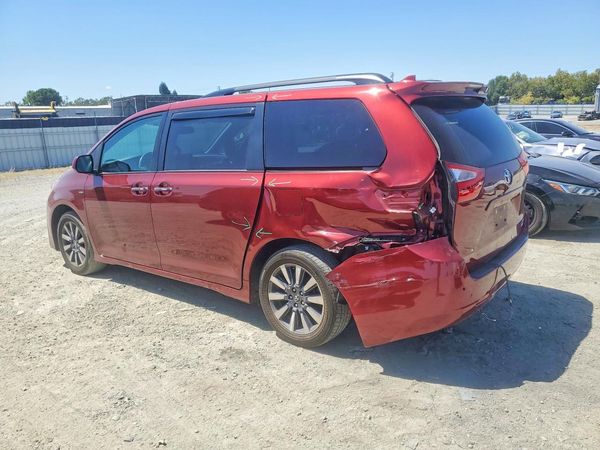 2018 TOYOTA SIENNA