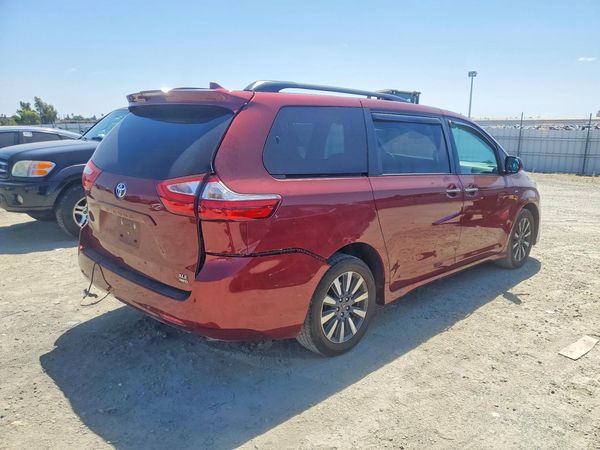 2018 TOYOTA SIENNA