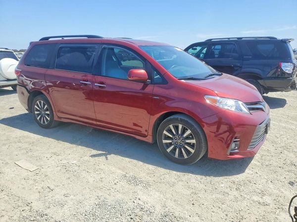 2018 TOYOTA SIENNA