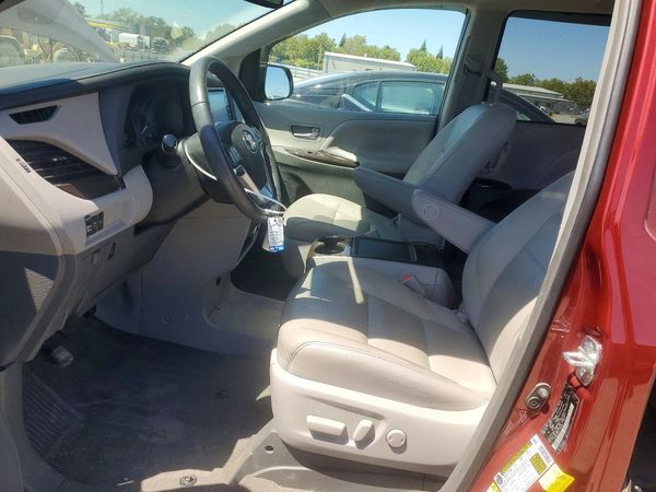 2018 TOYOTA SIENNA