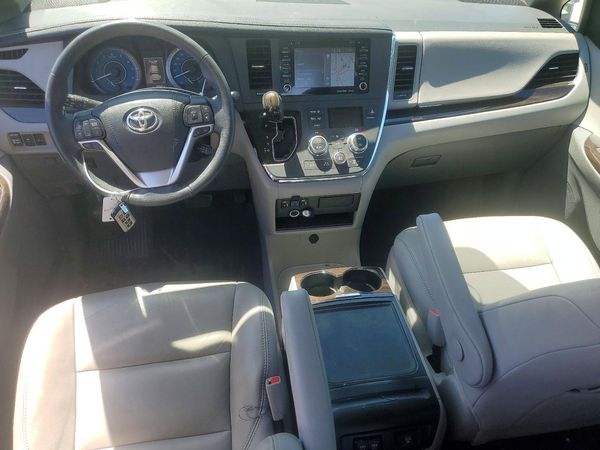2018 TOYOTA SIENNA