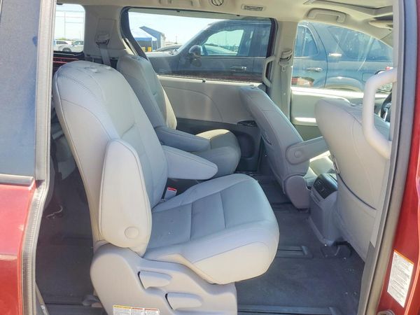 2018 TOYOTA SIENNA