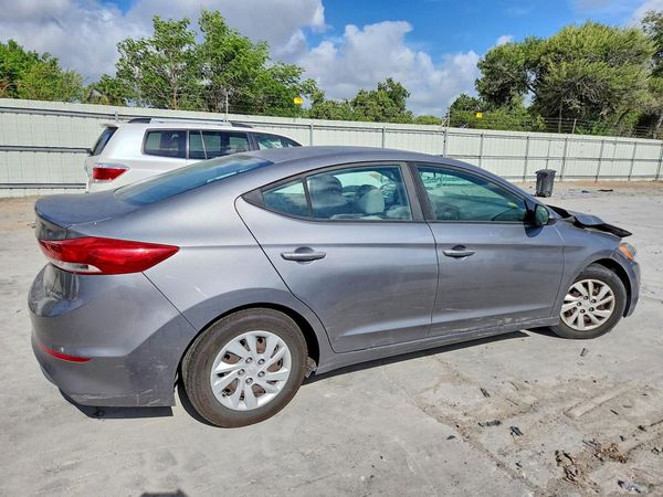 2018 HYUNDAI ELANTRA SE