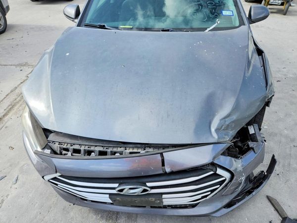 2018 HYUNDAI ELANTRA SE