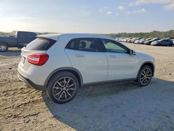2015 MERCEDES-BENZ GLA GLA250