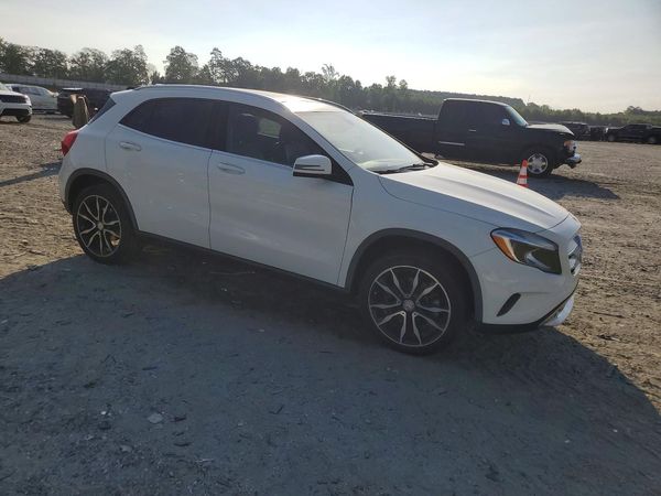2015 MERCEDES-BENZ GLA GLA250