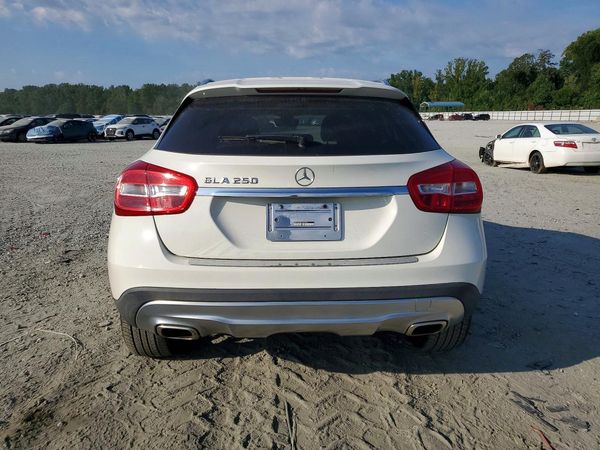 2015 MERCEDES-BENZ GLA GLA250