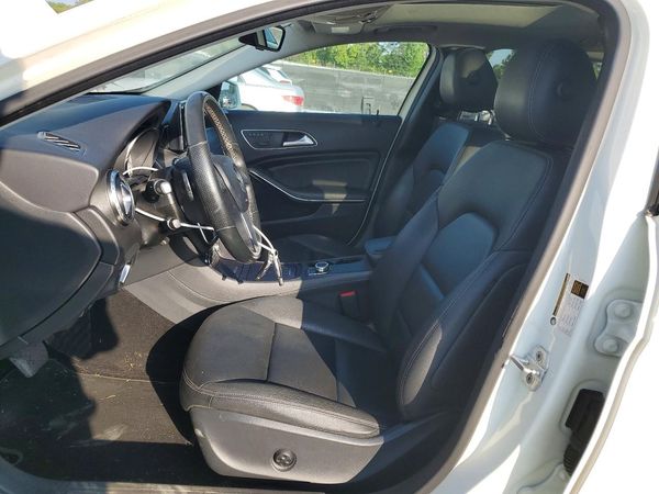 2015 MERCEDES-BENZ GLA GLA250