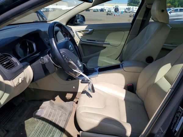 2015 VOLVO S60 Premier (non R design)