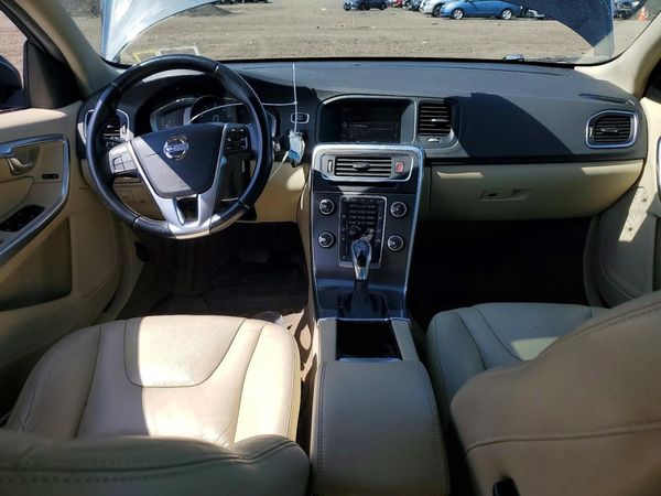 2015 VOLVO S60 Premier (non R design)