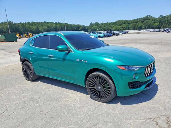 2017 MASERATI LEVANTE Luxury