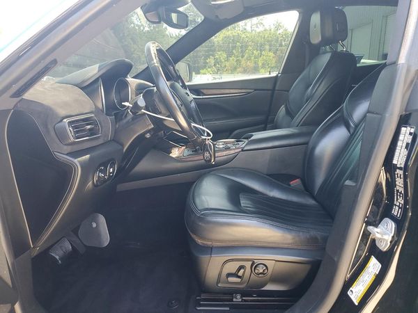 2017 MASERATI LEVANTE Luxury