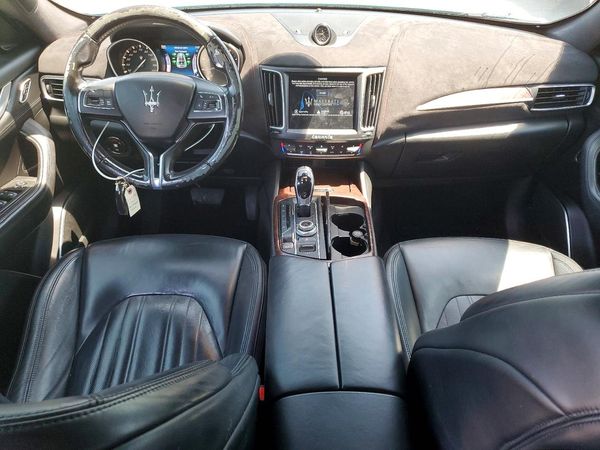 2017 MASERATI LEVANTE Luxury