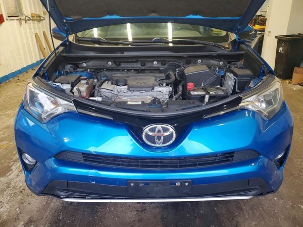 2016 TOYOTA RAV4 XLE (M Grade) — Engine bay