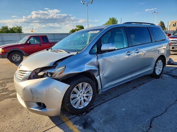 2015 TOYOTA SIENNA