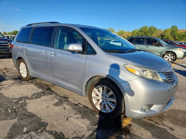 2015 TOYOTA SIENNA