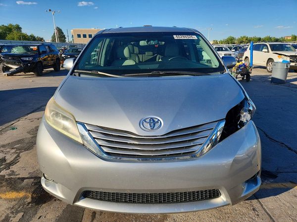 2015 TOYOTA SIENNA