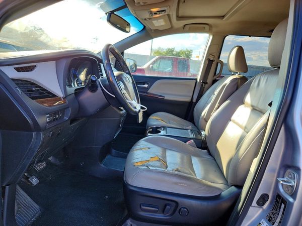 2015 TOYOTA SIENNA