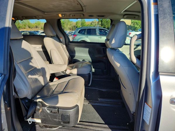 2015 TOYOTA SIENNA