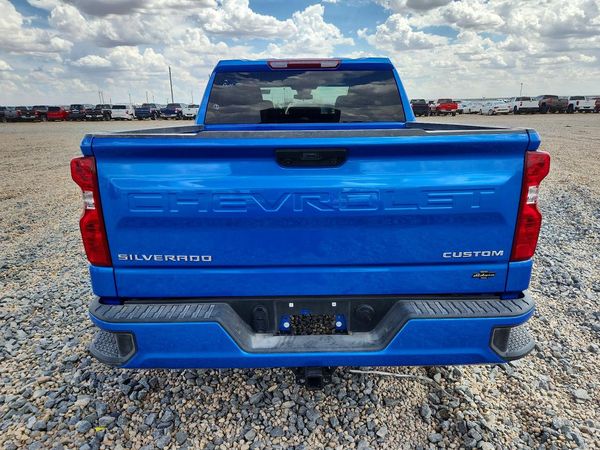 2025 CHEVROLET SILVERADO Custom