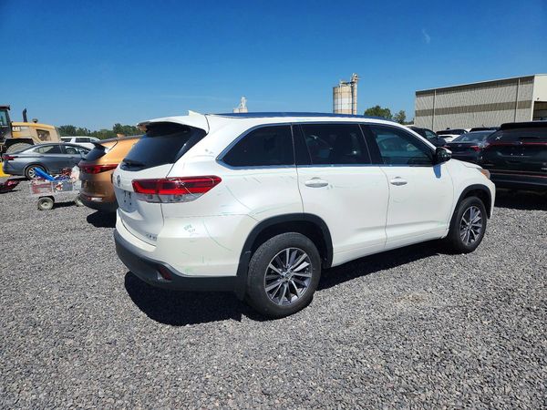 2017 TOYOTA HIGHLANDER