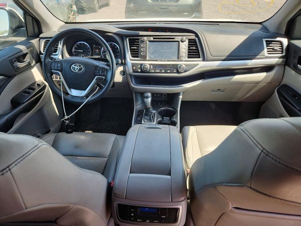 2017 TOYOTA HIGHLANDER