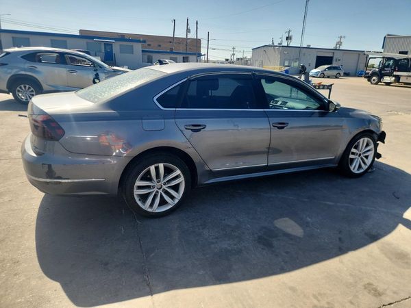 2017 VOLKSWAGEN PASSAT SE