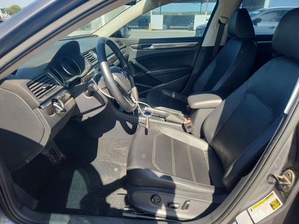 2017 VOLKSWAGEN PASSAT SE