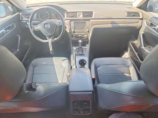2017 VOLKSWAGEN PASSAT SE