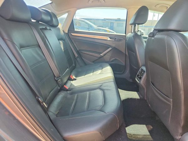 2017 VOLKSWAGEN PASSAT SE