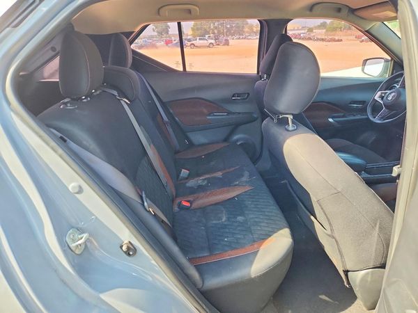 2021 NISSAN KICKS