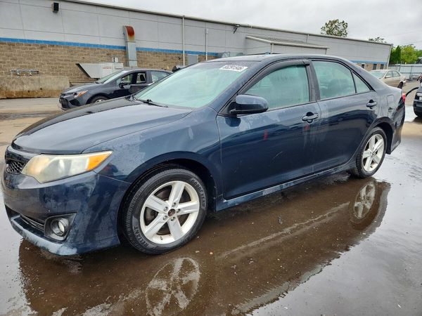 2014 TOYOTA CAMRY