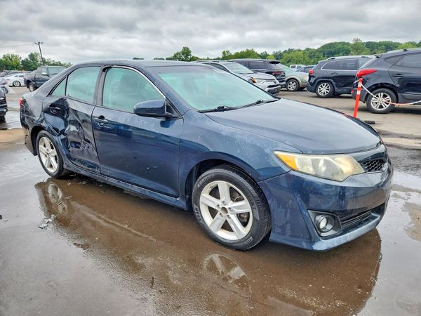 2014 TOYOTA CAMRY