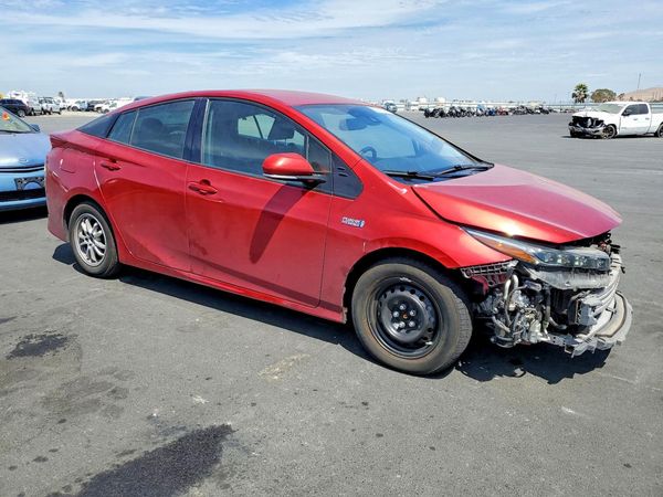 2017 TOYOTA PRIUS Three/Four/Four Adv — Passenger 3/4